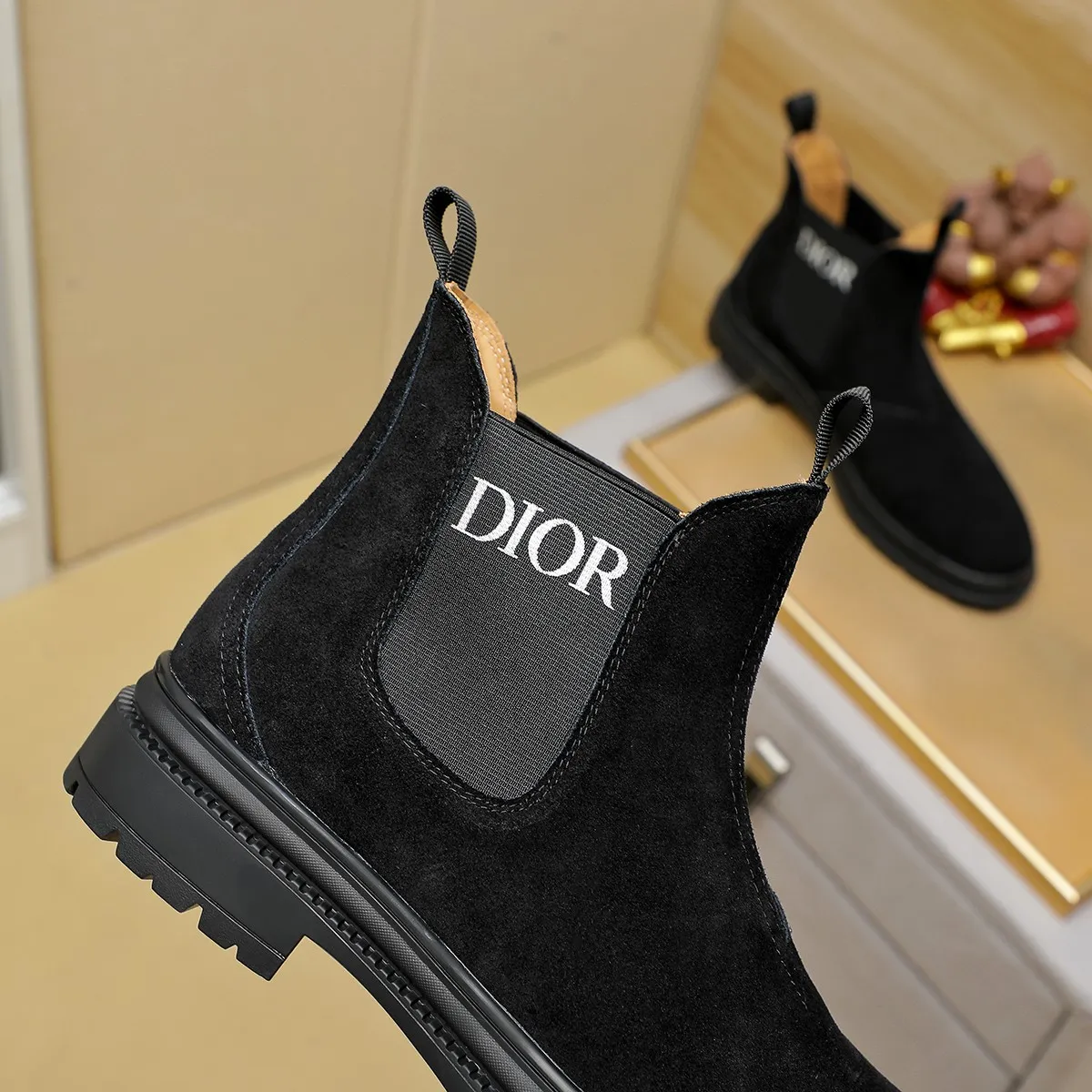 Ex-factory price: 480⌚️⌚️"Dior" Gaobang short boots⚠️⚠️Top purchasing agent🔍🔍Men's 2023HK counters are on sale simultaneously. Sole: The original sole is specially provided by the original factory. The exclusive movable molded sole is super comfortable. The original factory and the single product are handmade🔍🔍. The details determine the quality. We only make shoes with care. You can enter and exit the counter at will. Welcome to compare. 🇮🇹Size: 38-444️⃣Colors available